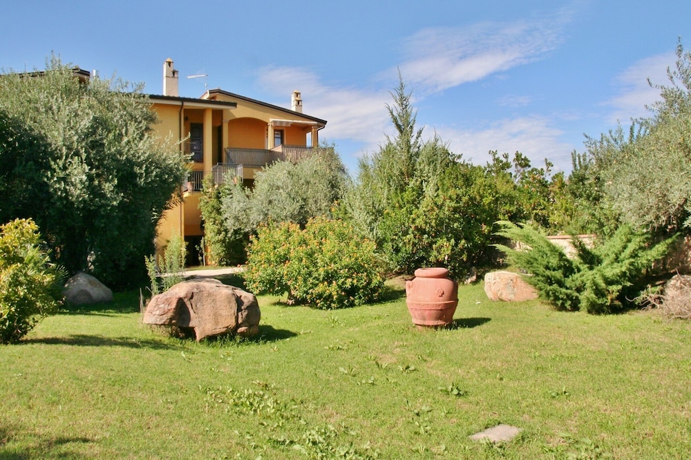 Apartment in villa with garden to 5 minutes from the sandy beach