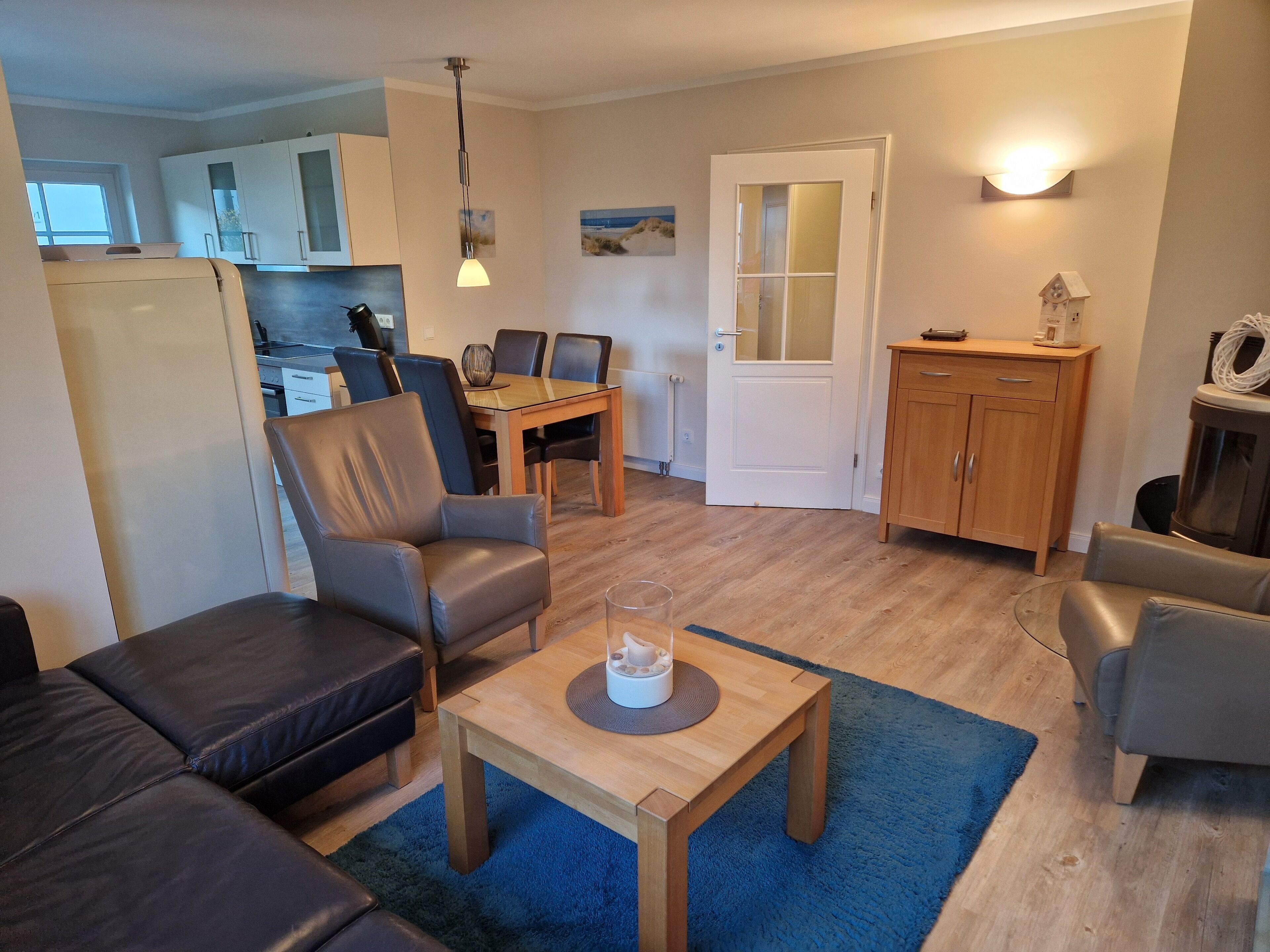Smart TV, fireplace, DVD player, books