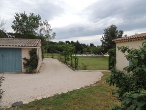 Property grounds - House / Villa - ISLE SUR LA SORGUE (L'isle-Sur-La-Sorgue)