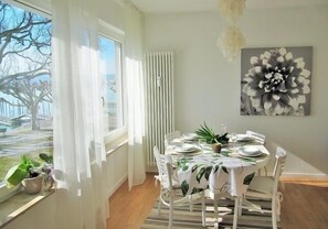 Dining - Enjoy holidays in a prime location in Konstanz, the holiday in the south right on the shore (Konstanz)
