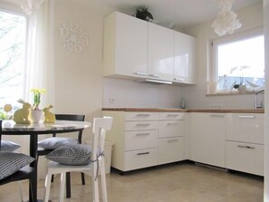 Fridge, oven, stovetop, dishwasher - Enjoy holidays in a prime location in Konstanz, the holiday in the south right on the shore (Konstanz)