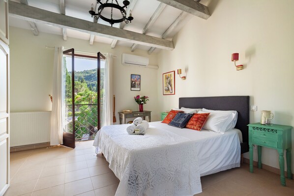 5 habitaciones, tabla de planchar con plancha y wifi gratis 