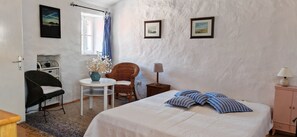 5 bedrooms, desk, iron/ironing board, free WiFi - Old farmhouse in the heart of the 'Slovenian Tuscany' (Koštabona)