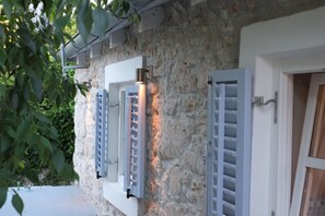 Exterior detail - Romantic old town house with patio, private pool and free Wi-Fi (Murter)