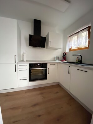 Fridge, oven, stovetop, coffee/tea maker - Your vacation domicile in Baiersbronn "Schwarzwaldferienhaus Andrea" (Baiersbronn)