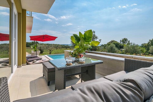 Villa mit Schwimmbad,spektakulärer Meerblick,500 m vom Meer,TOP LAGE,WiFi,Grill