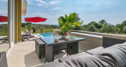 Villa avec piscine, vue spectaculaire sur la mer, à 500 m de la mer, TOP LOCATION, WiFi, grill