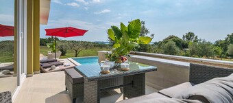 Villa with swimming pool, spectacular sea view, 500 m from the sea, TOP LOCATION, WiFi, grill