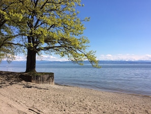 Beach nearby - Vacation apartment near the lake in FN-Fischbach, 70 sqm, with private garden area (Friedrichshafen)