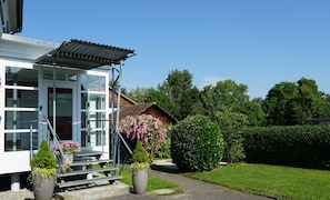 Exterior - Vacation apartment near the lake in FN-Fischbach, 70 sqm, with private garden area (Friedrichshafen)