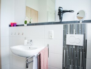 Haartrockner, Handtücher, Seife