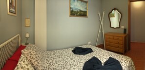 2 chambres, fer et planche à repasser, Wi-Fi, draps fournis