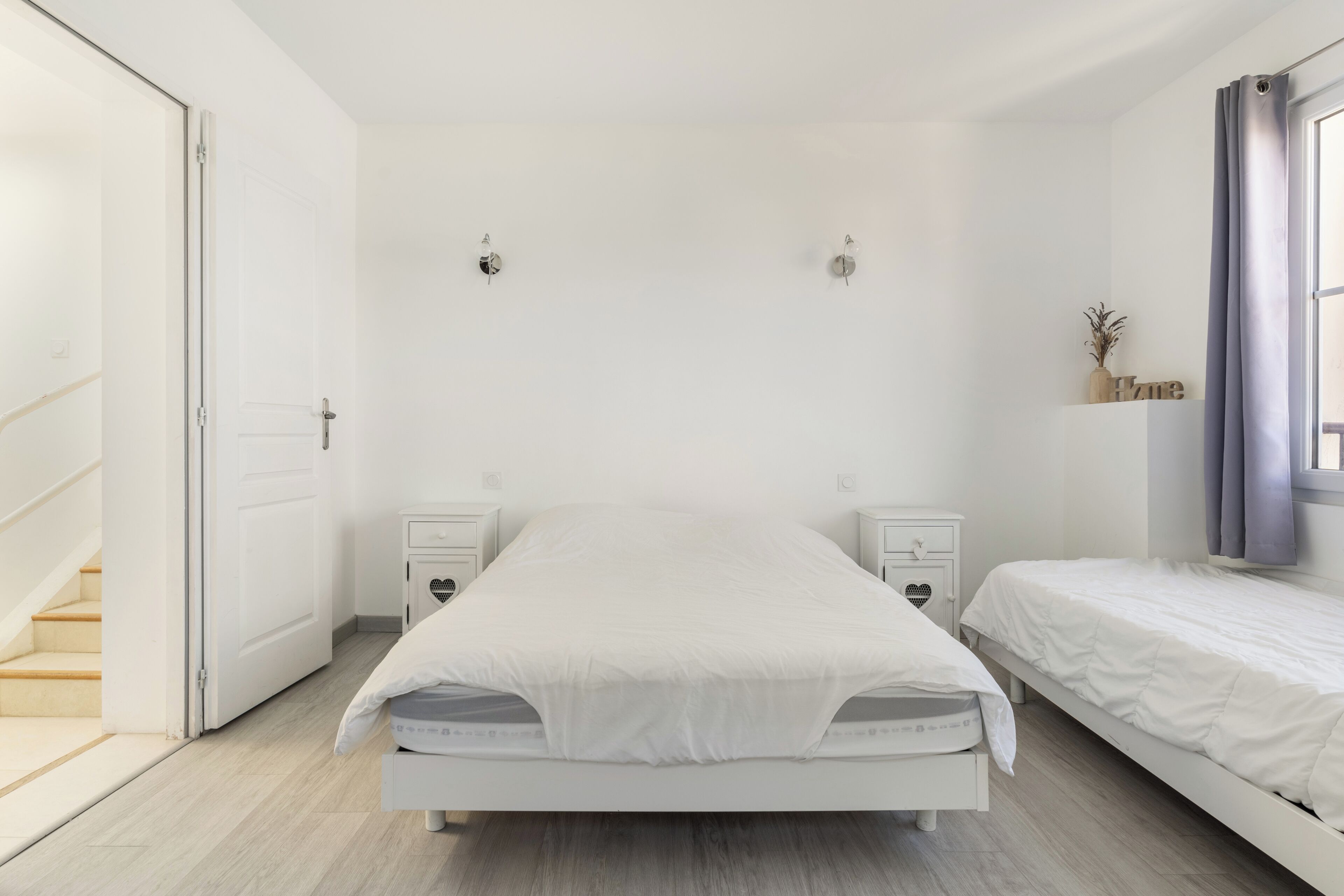 Chambre 3 suite avec 1 lit double de 140 et 1 lit de 90