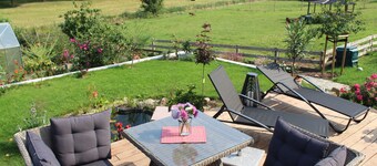 復元された3側の中庭でのプールとサウナの使用があるアパートメント「Bauernstube」