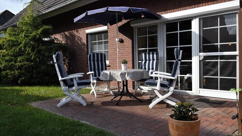  ebenerdige ruhige Ferienwohnung  mit Garten in zentraler Lage  von Greetsiel