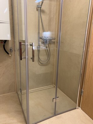 Shower, hair dryer, towels, toilet paper -  single-storey quiet apartment with garden in a central location of Greetsiel (Greetsiel)