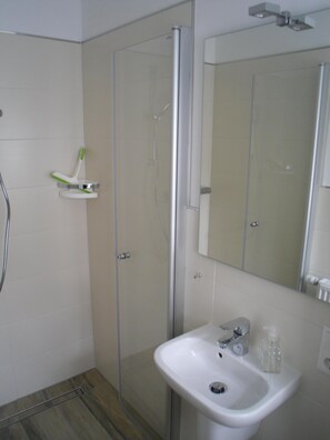 Douche, sèche-cheveux