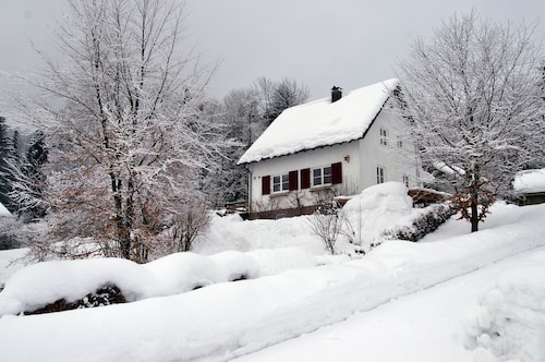 New redecorated house in quiet locaton with big garden, ideal for families