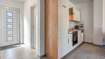 KĂŒhlschrank, Mikrowelle, Ofen, GeschirrspĂŒler