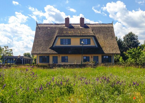 'Uns Hus' with terrace and small garden; Wlan; Internet-TV close to the beach and quiet 