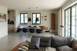 Smart TV, fireplace, DVD player, books - 'Uns Hus' with terrace and small garden; Wlan; Internet-TV close to the beach and quiet  (Kamminke)