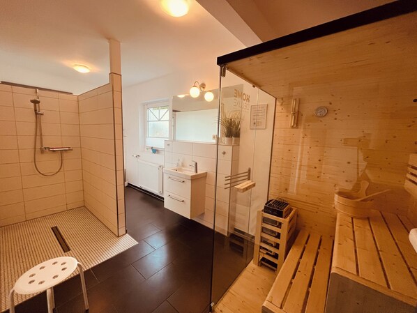 Sauna - De niege Leive - thatched roof, terrace, garden, barbecue, pets allowed, sauna (Born)