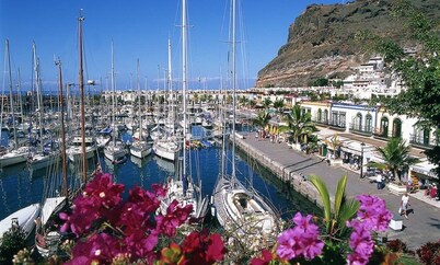 Charming, modern apartment with terrace, directly on the sea, free WiFi