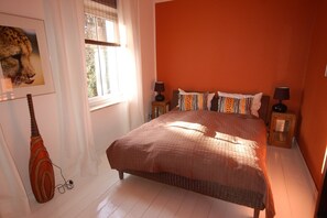 6 habitaciones, escritorio, tabla de planchar con plancha y wifi 