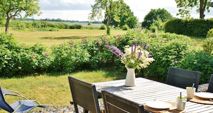 Scandinavian wooden house with garden and wonderful water view, WLAN