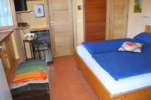 1 bedroom, free WiFi, bed sheets