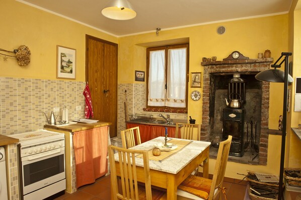 Private kitchen - Culture and nature, peace and quiet, big city and mountains (Lanzo Torinese)