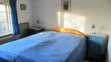 3 bedrooms, iron/ironing board, free WiFi, wheelchair access