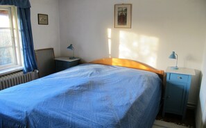 3 bedrooms, iron/ironing board, free WiFi, wheelchair access