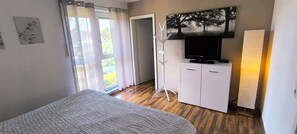 3 bedrooms, iron/ironing board, travel cot, free WiFi