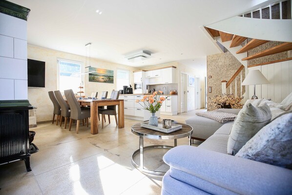 Smart TV, fireplace, DVD player, books