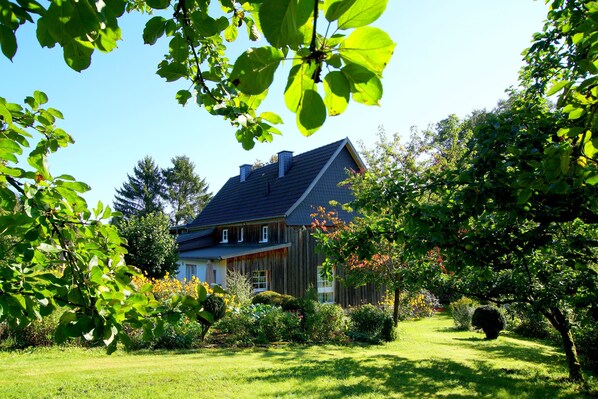 Exterior - Beautiful country house with large garden, directly on the hiking trail, ideal for families (Sundern (Sauerland))