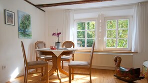 Dining - Beautiful country house with large garden, directly on the hiking trail, ideal for families (Sundern (Sauerland))