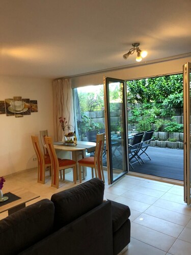 Appartement et dans un endroit calme avec une belle terrasse près du lac de Constance. Messe Friedrichshafen