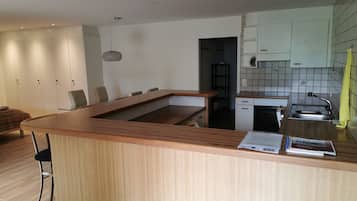 冰箱、微波炉、烤箱、炉灶