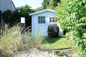 Property grounds - Dream vacation home, 2 new bathrooms, free WLAN, garden, washing machine, leisure pool (De Cocksdorp)