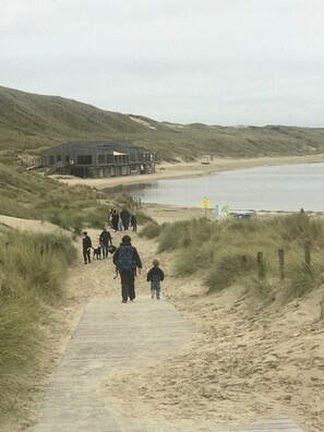 Beach - House for 5 persons, old farmhouse with luxe bathroom, 3 sleeping rooms (Groet)