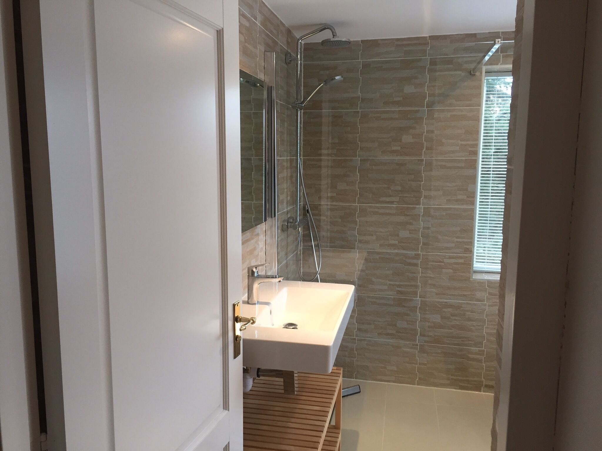 Badewanne, Haartrockner, Toilettenpapier