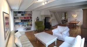 Smart TV, fireplace, DVD player, books - House for 5 persons, old farmhouse with luxe bathroom, 3 sleeping rooms (Groet)
