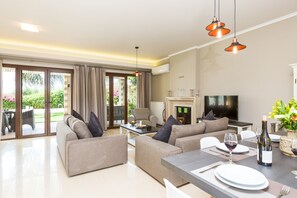 Smart TV, fireplace, DVD player, table tennis