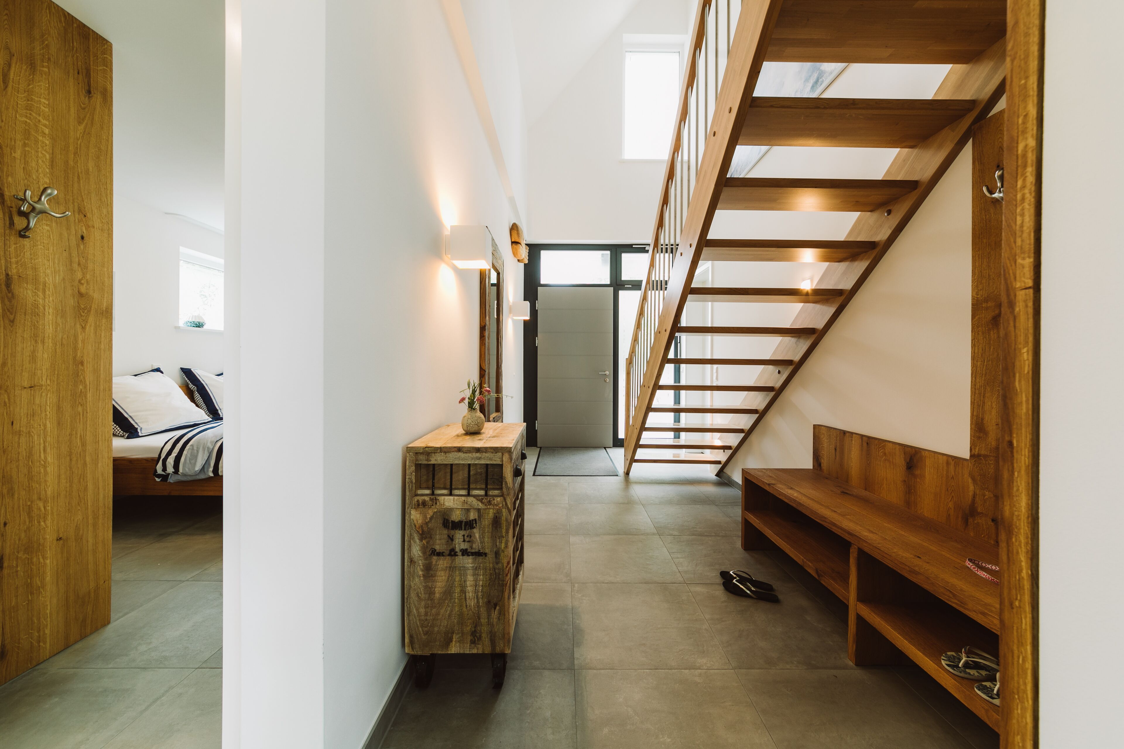 المنشأة من الداخل