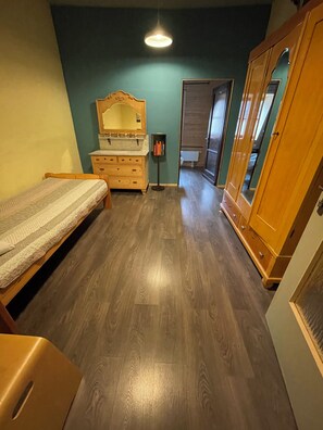 6 habitaciones, escritorio y wifi gratis