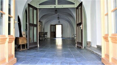 Vacation in a special flair with garden & home cinema Listed house