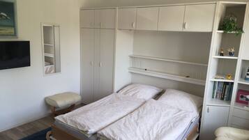In-room safe, iron/ironing board, travel crib, free WiFi