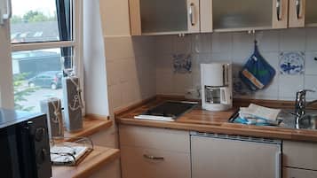 Fridge, microwave, stovetop, coffee/tea maker