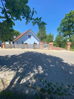 Property grounds - Cottage located directly on the water  (Gaden/Pförring)